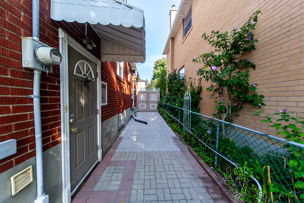 30-east-dr-toronto-42