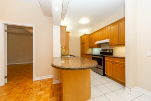 6-9519-keele-st-maple-17