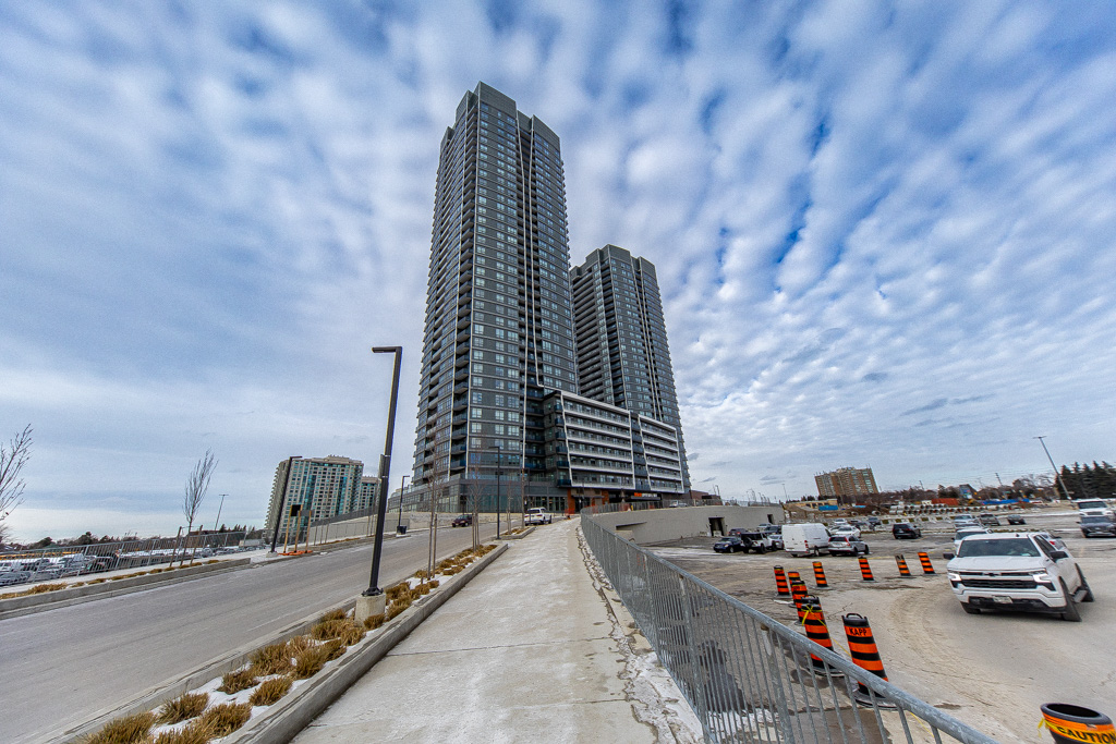 1007-30-upper-mall-way-vaughan-1