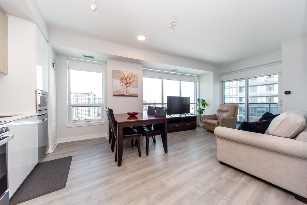 1007-30-upper-mall-way-vaughan-13