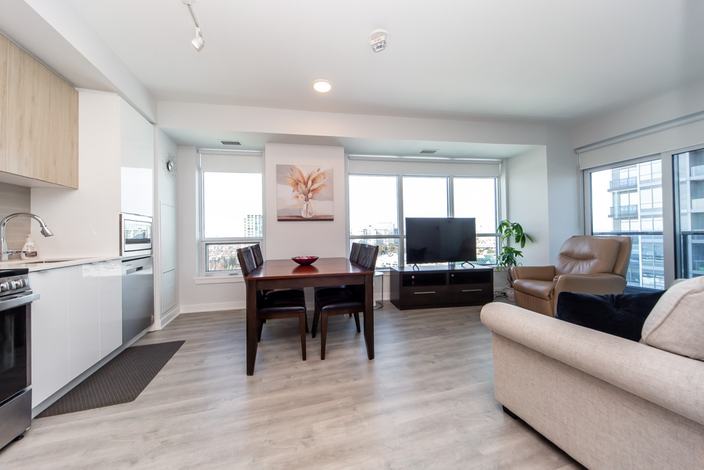 1007-30-upper-mall-way-vaughan-15