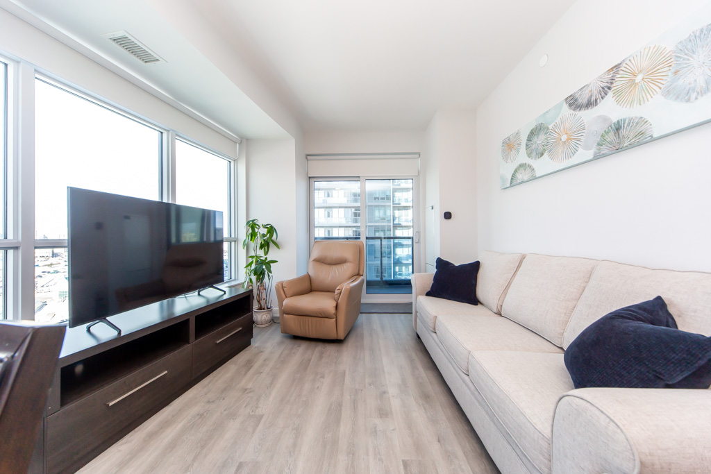 1007-30-upper-mall-way-vaughan-18