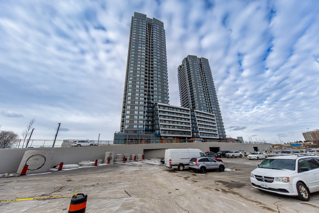 1007-30-upper-mall-way-vaughan-2