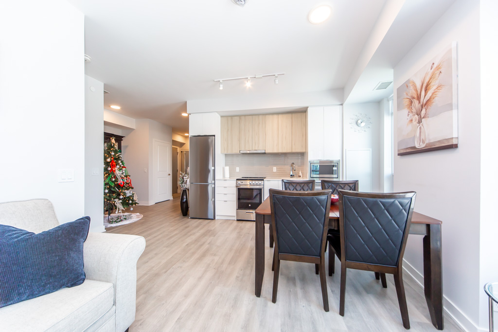 1007-30-upper-mall-way-vaughan-21