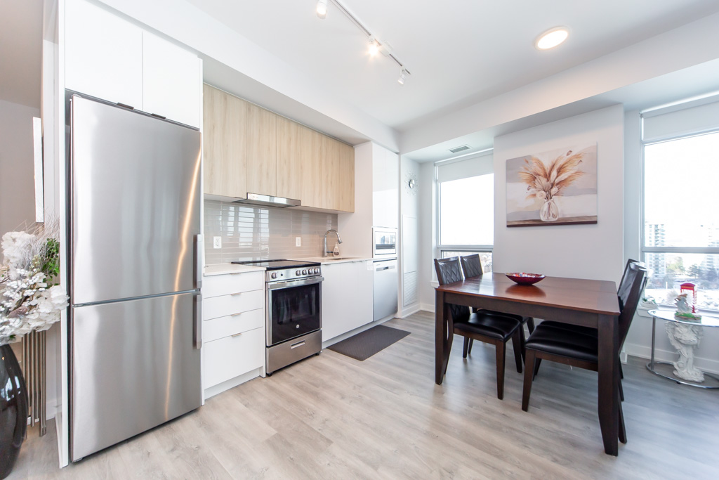 1007-30-upper-mall-way-vaughan-24