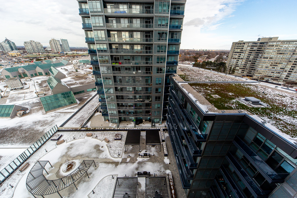 1007-30-upper-mall-way-vaughan-45