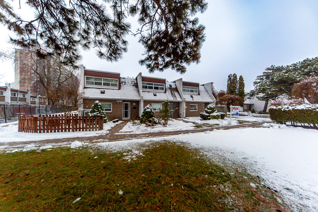 143-34-venetian-cres-north-york-1
