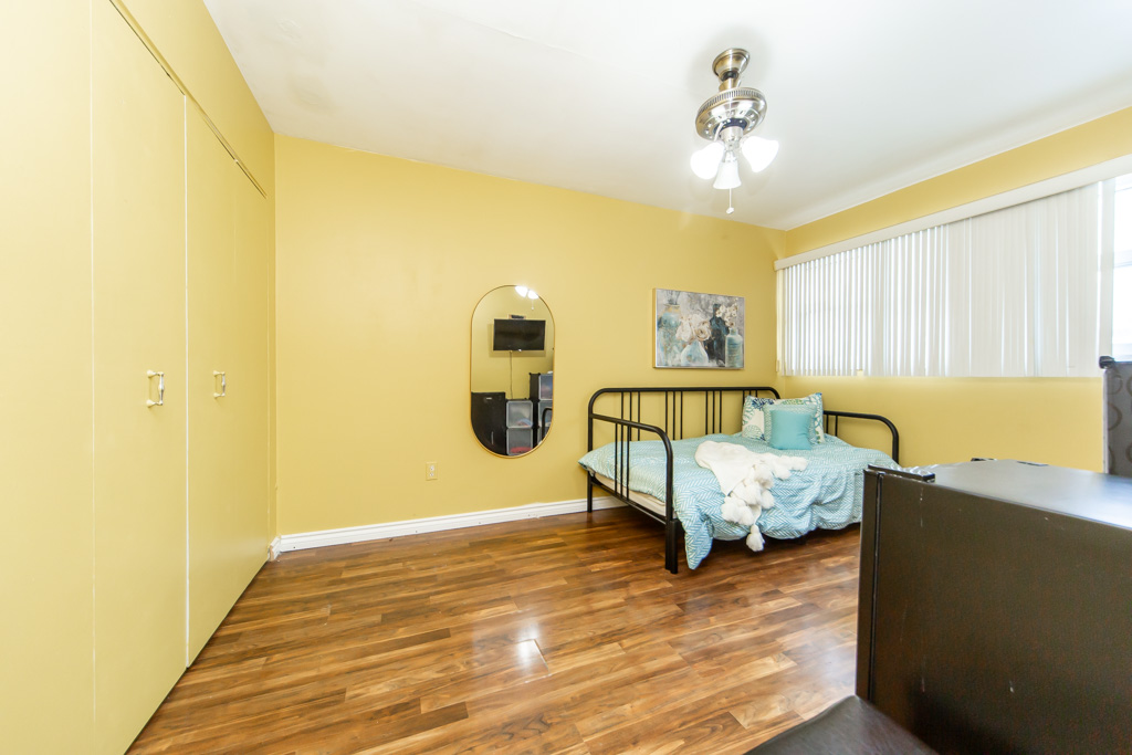 143-34-venetian-cres-north-york-35