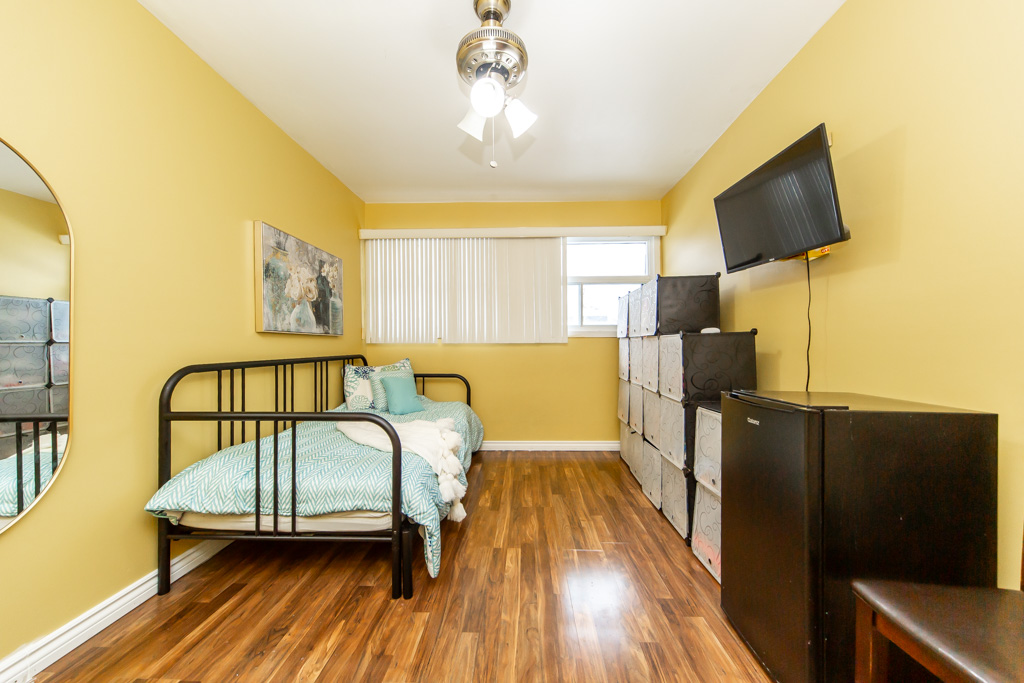 143-34-venetian-cres-north-york-36