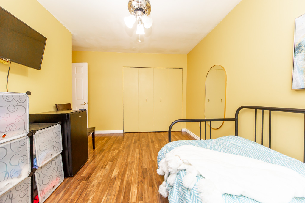 143-34-venetian-cres-north-york-37