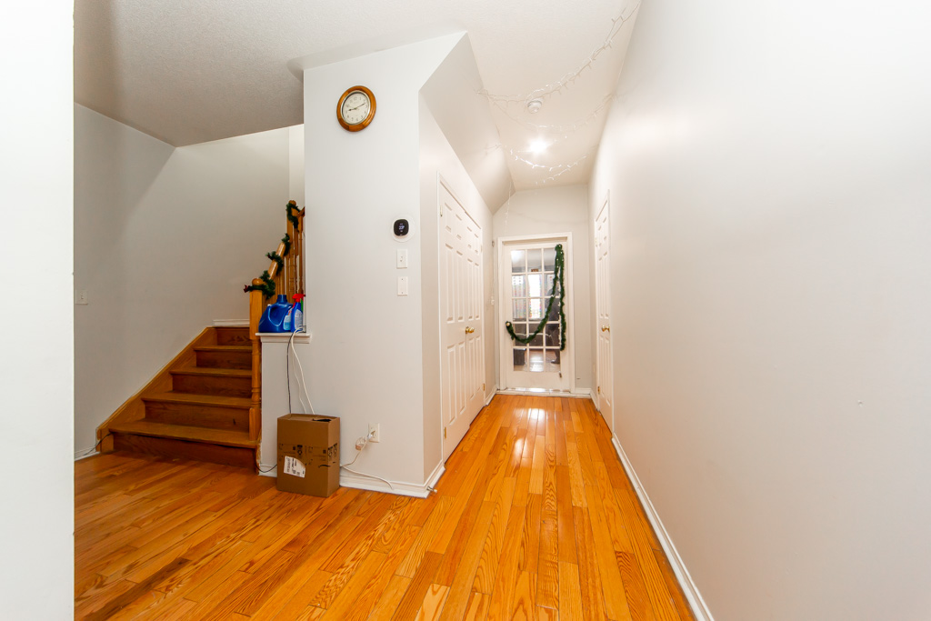 377-assiniboine-rd-north-york-10