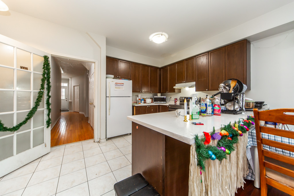 377-assiniboine-rd-north-york-16