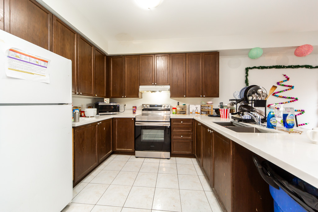 377-assiniboine-rd-north-york-17