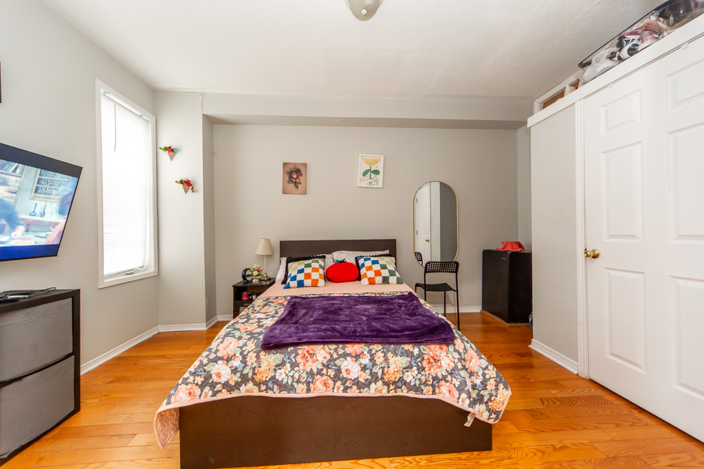 377-assiniboine-rd-north-york-18