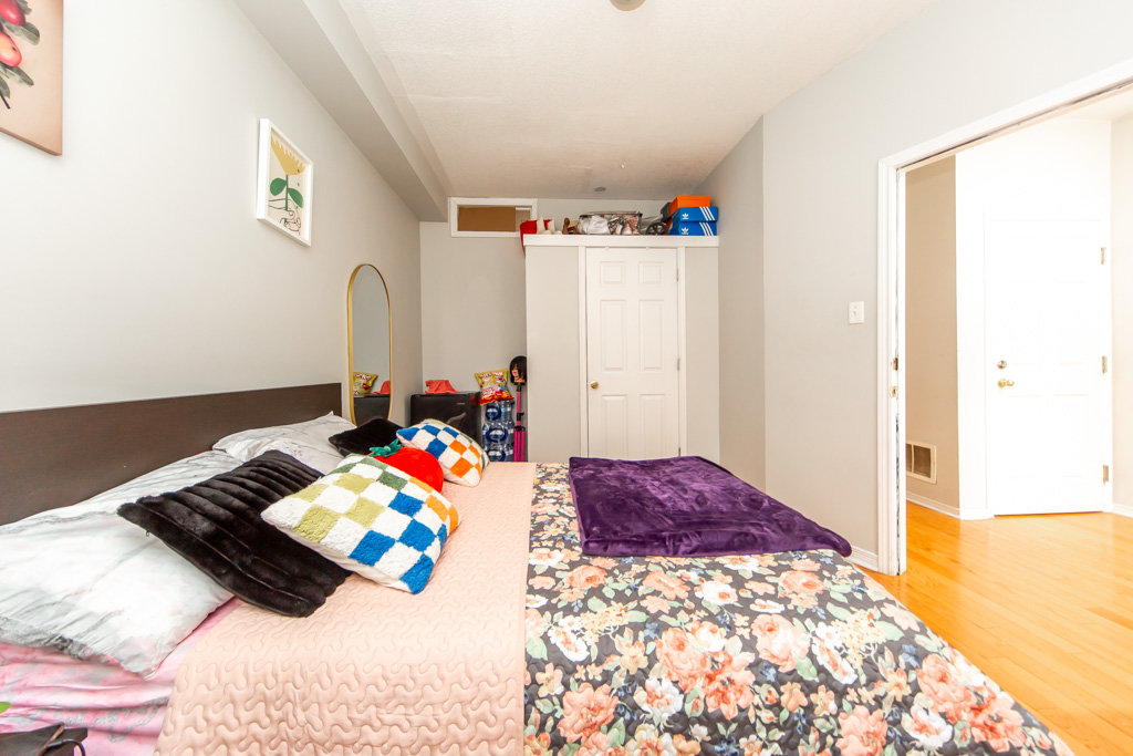 377-assiniboine-rd-north-york-19