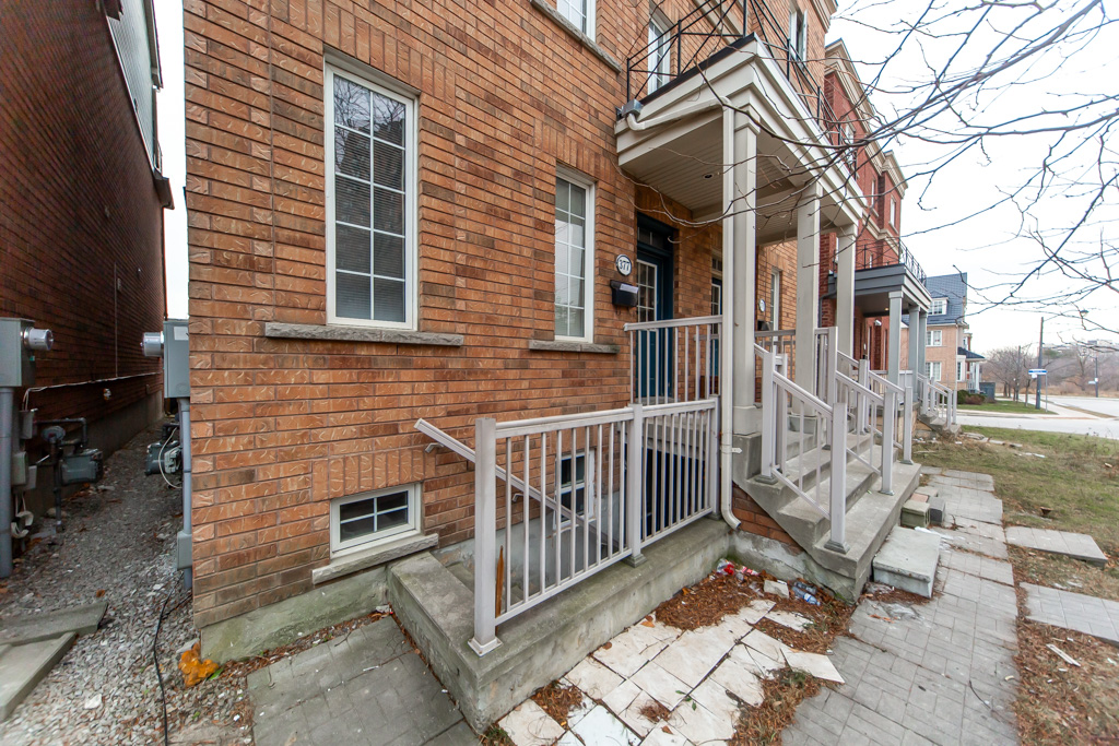 377-assiniboine-rd-north-york-21