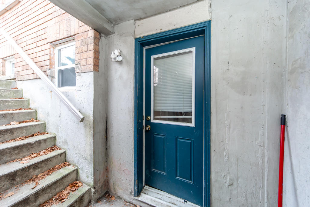 377-assiniboine-rd-north-york-22