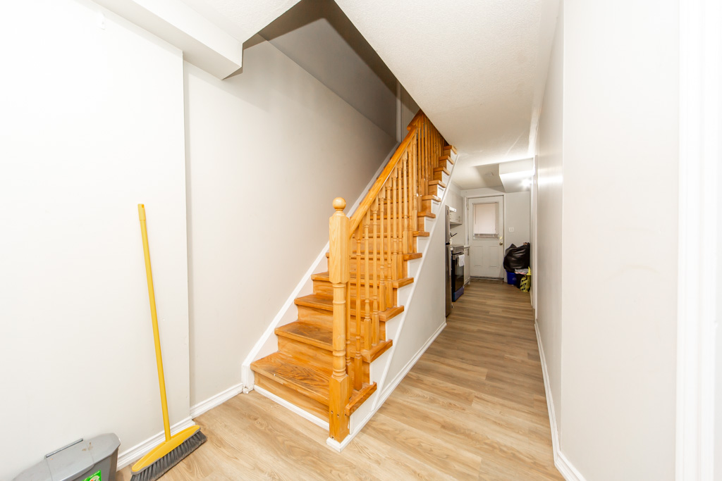 377-assiniboine-rd-north-york-26