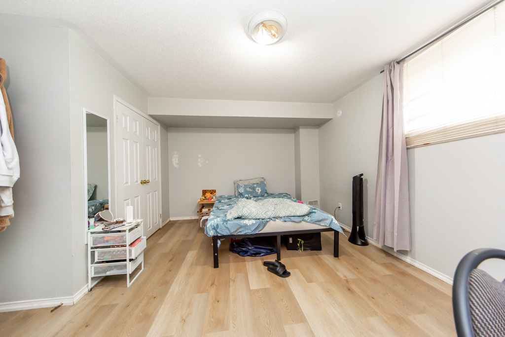 377-assiniboine-rd-north-york-28