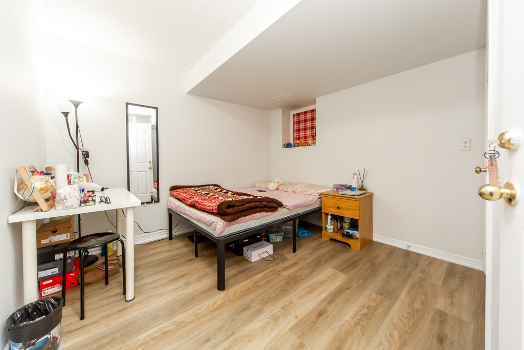 377-assiniboine-rd-north-york-30