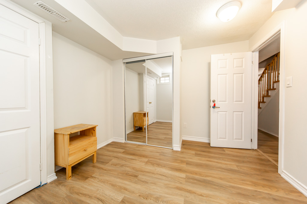 377-assiniboine-rd-north-york-34