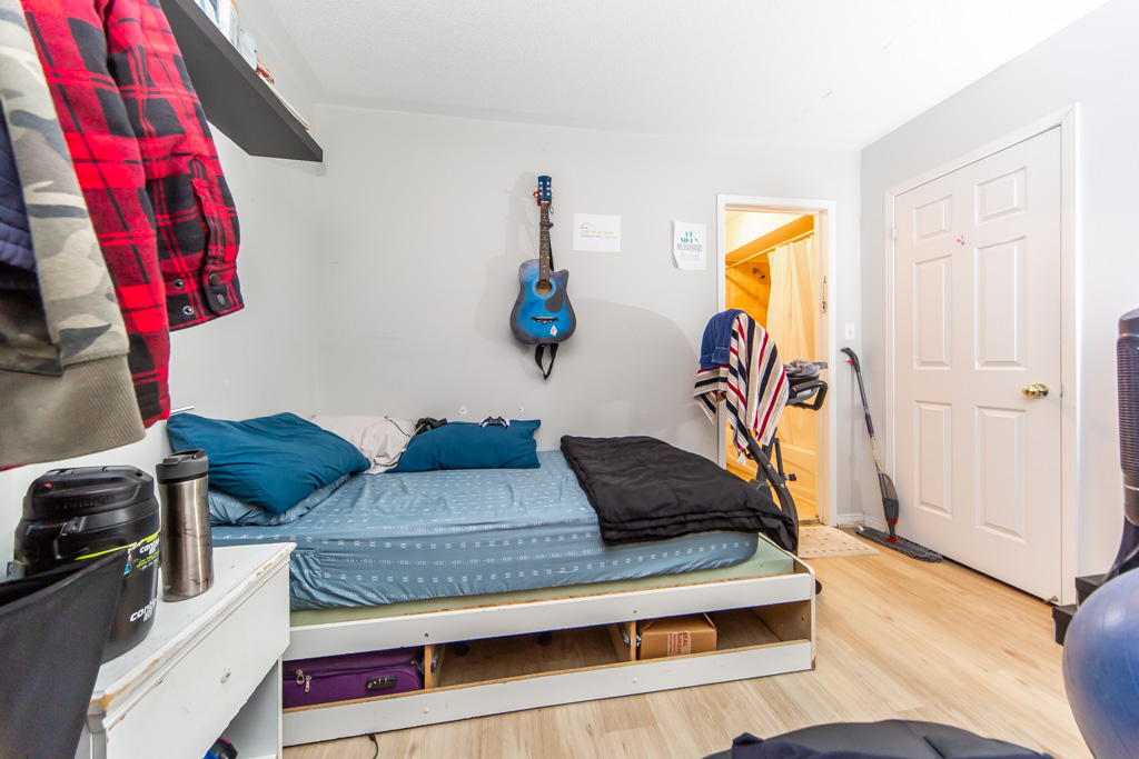 377-assiniboine-rd-north-york-42