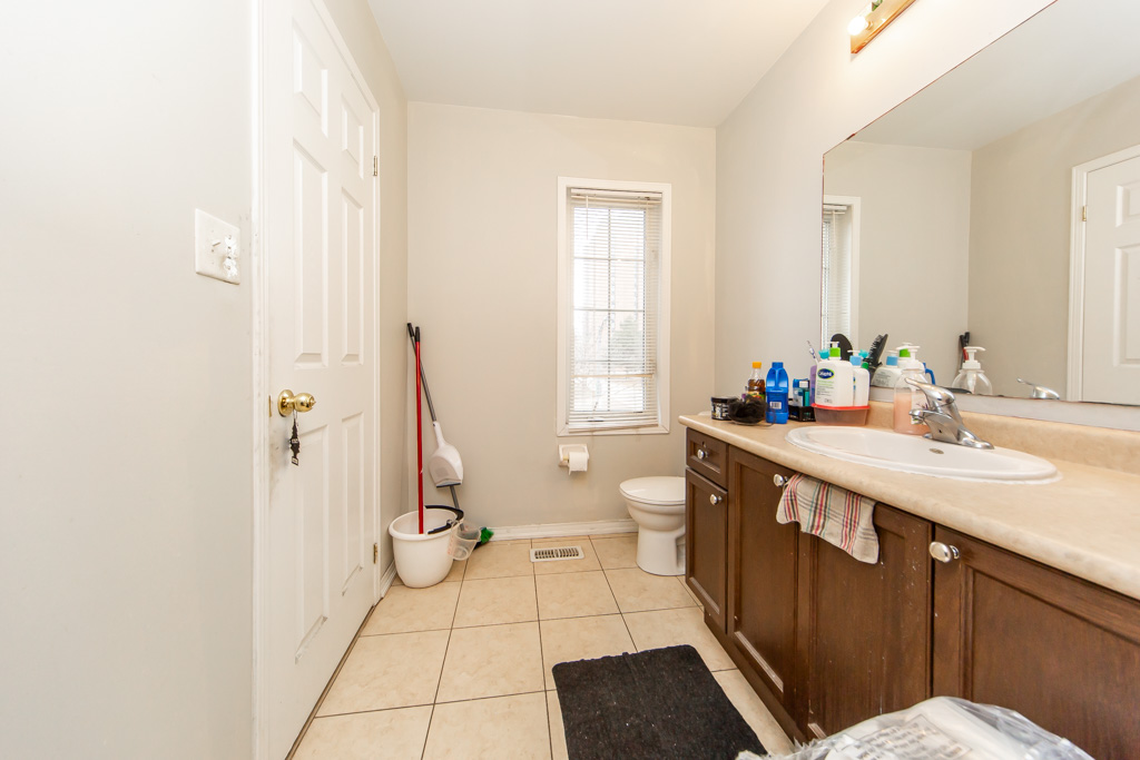 377-assiniboine-rd-north-york-46