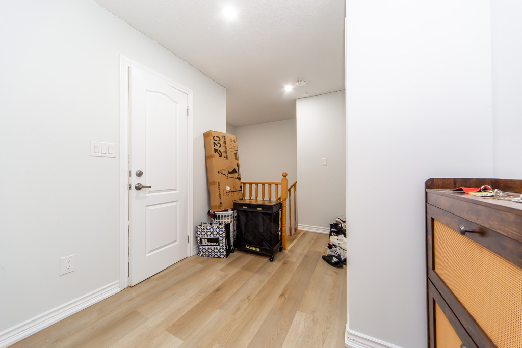 377-assiniboine-rd-north-york-49