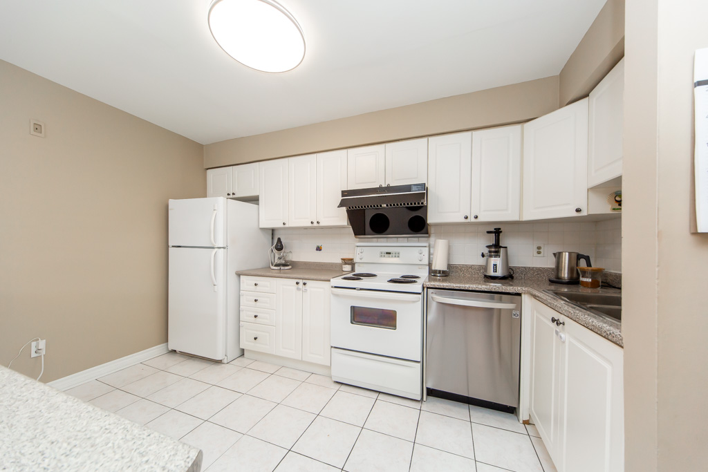 1-61-ardglen-dr-brampton-14