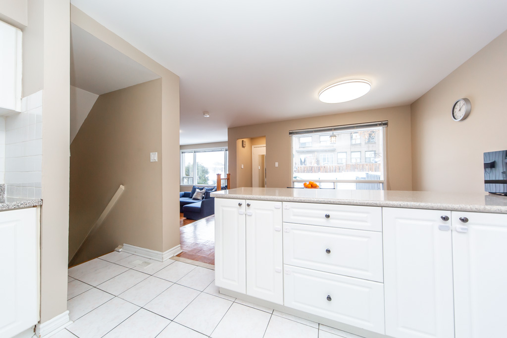 1-61-ardglen-dr-brampton-17