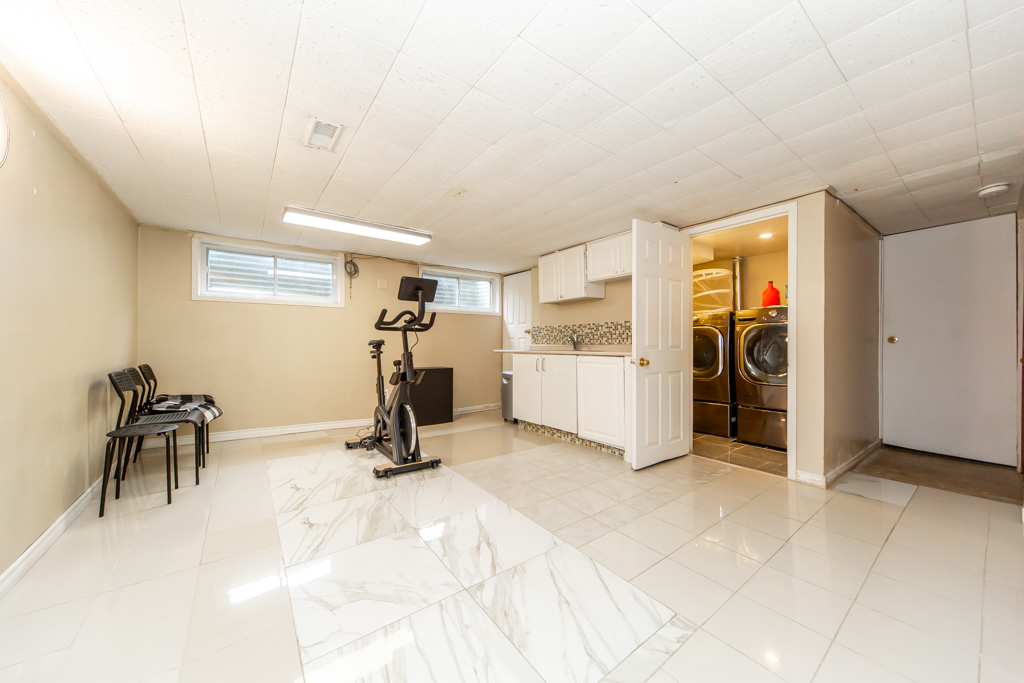 1-61-ardglen-dr-brampton-44