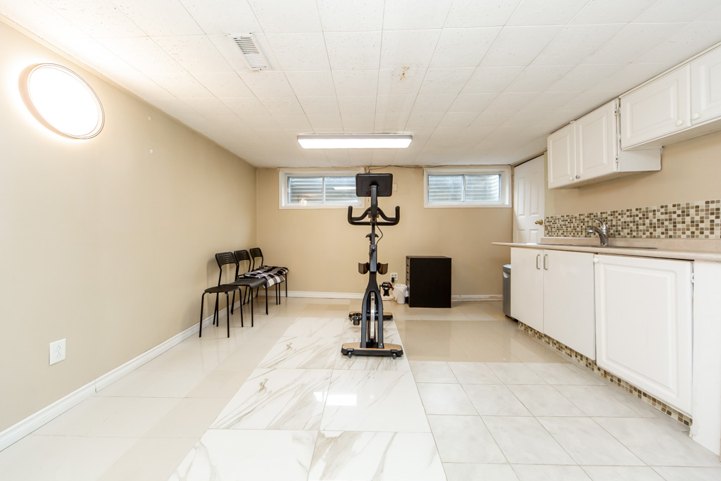 1-61-ardglen-dr-brampton-46