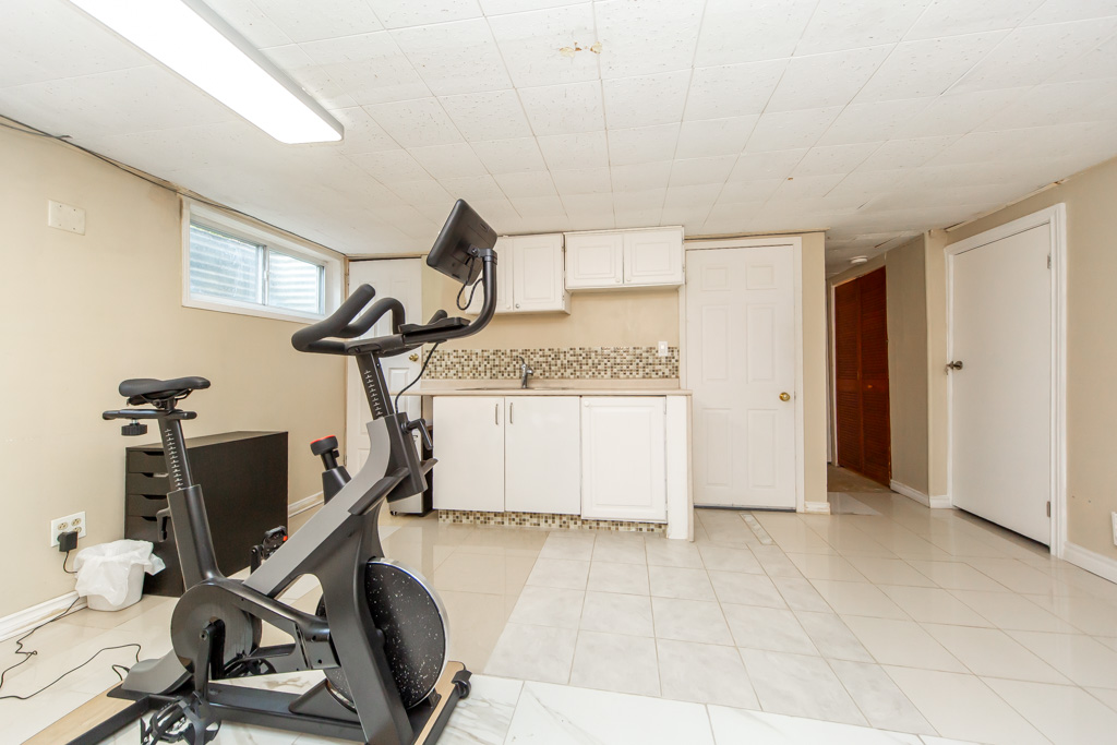 1-61-ardglen-dr-brampton-47