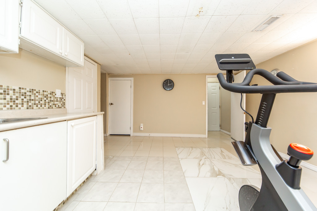 1-61-ardglen-dr-brampton-49