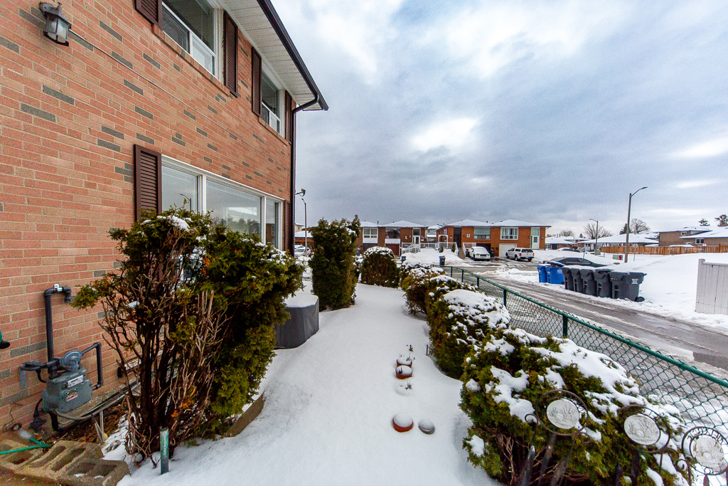 1-61-ardglen-dr-brampton-53