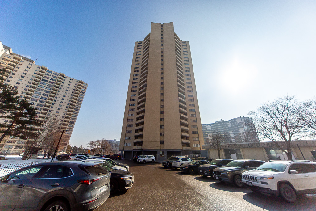 2101-330-dixon-rd-etobicoke-11
