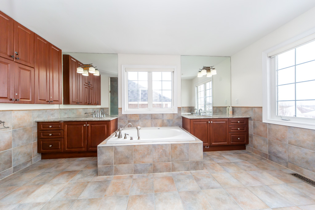 136-manley-ave-stouffville-32