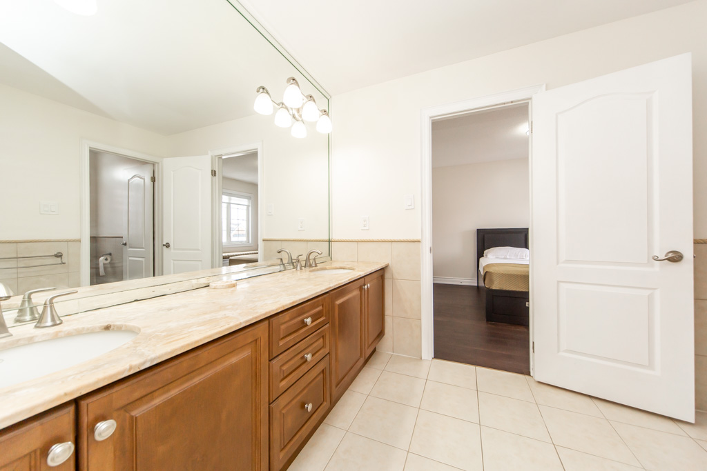 136-manley-ave-stouffville-36