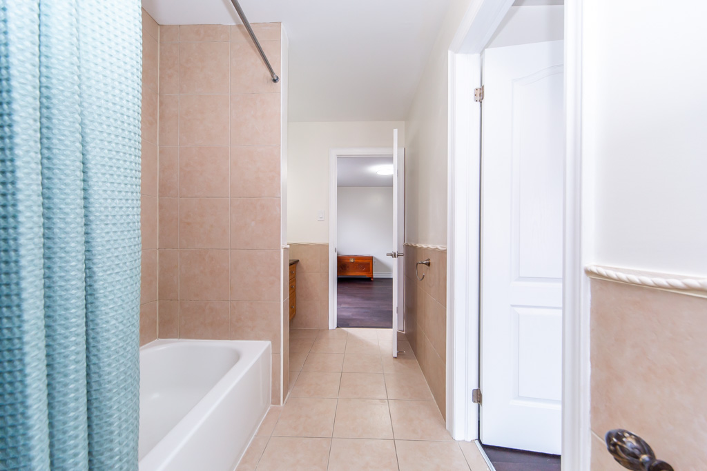 136-manley-ave-stouffville-43