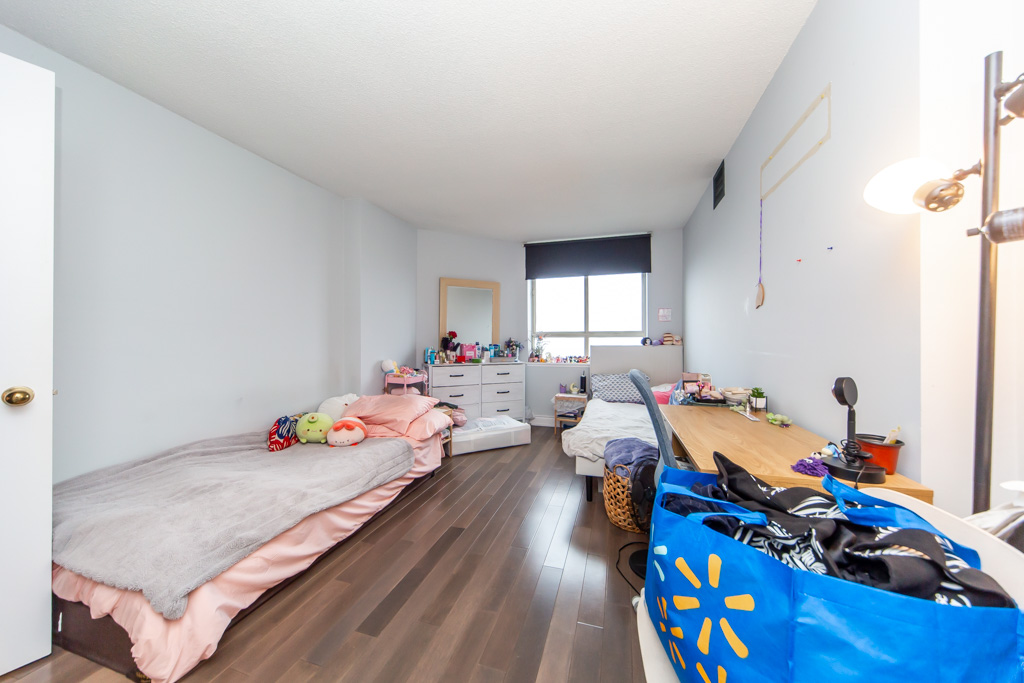 2706-4205-shipp-dr-mississauga-22