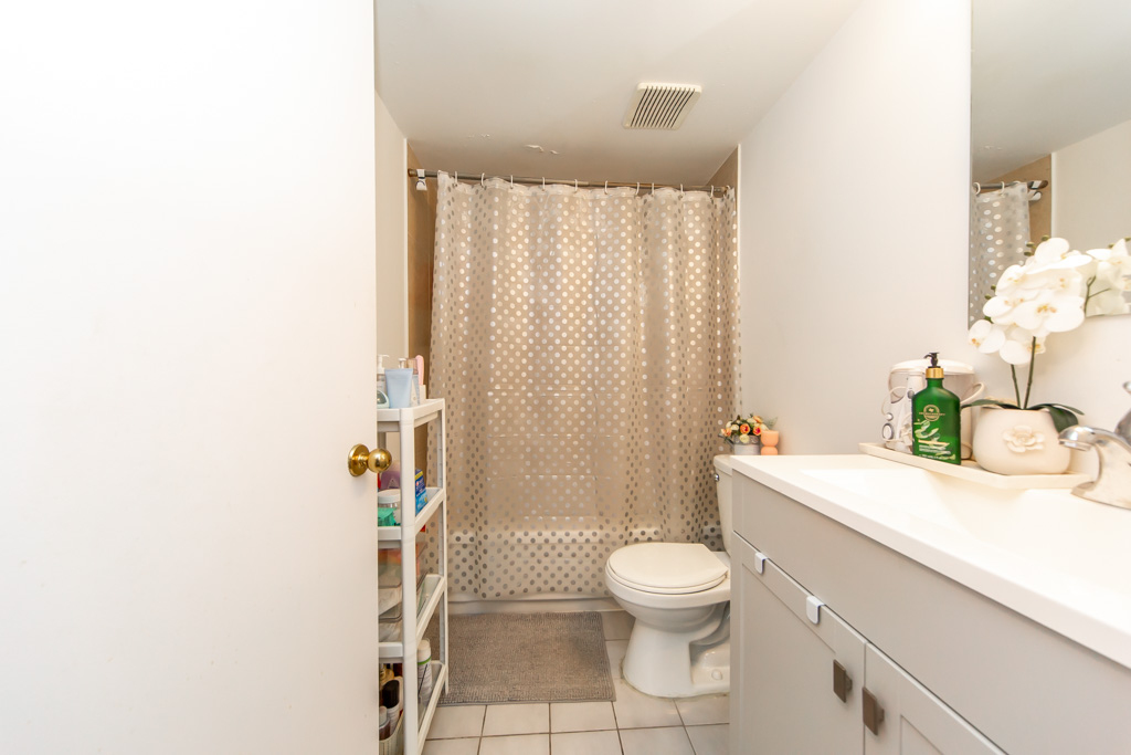 2706-4205-shipp-dr-mississauga-32