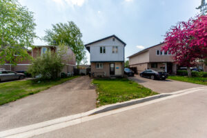12-greenhills-sq-brampton-1