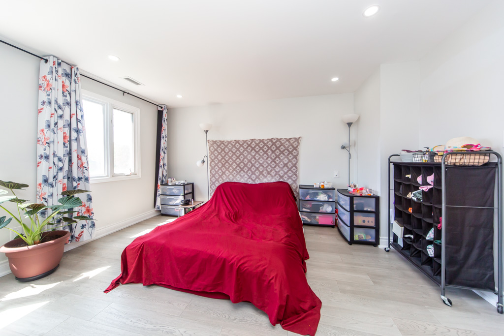 12-greenhills-sq-brampton-28