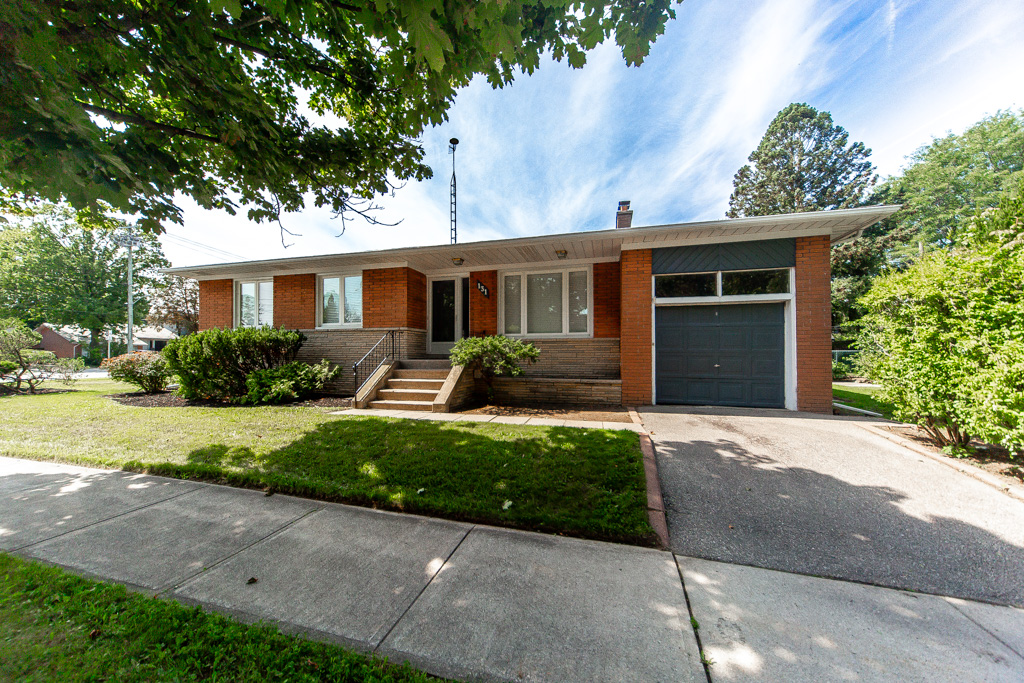 131-west-deane-park-dr-toronto-4