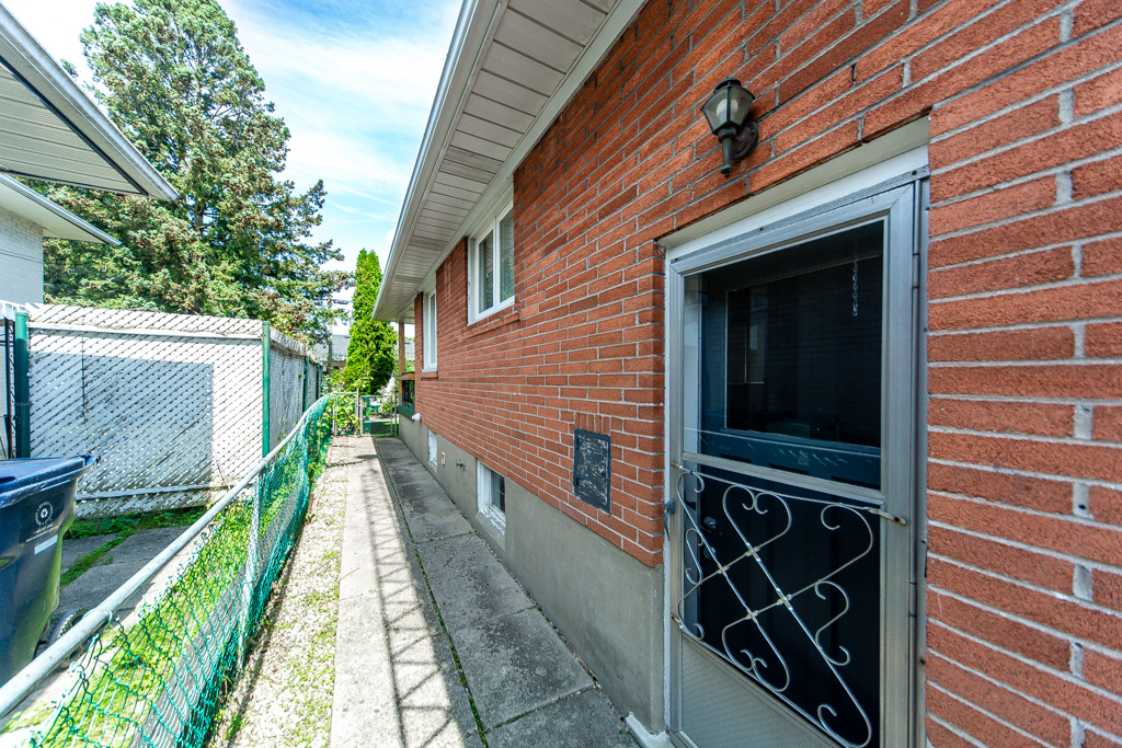 131-west-deane-park-dr-toronto-47